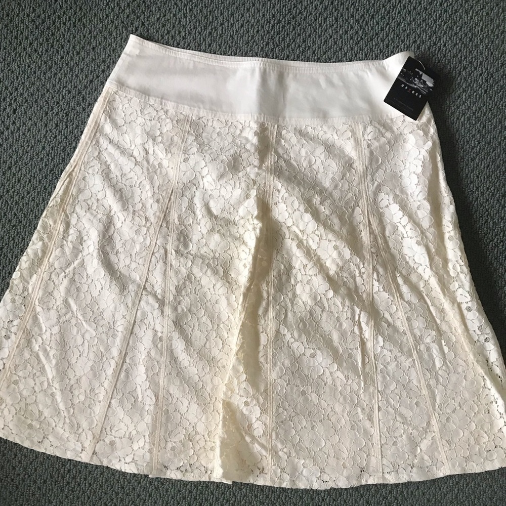 NWT Woman’s Doily Style Skirt- Size 12